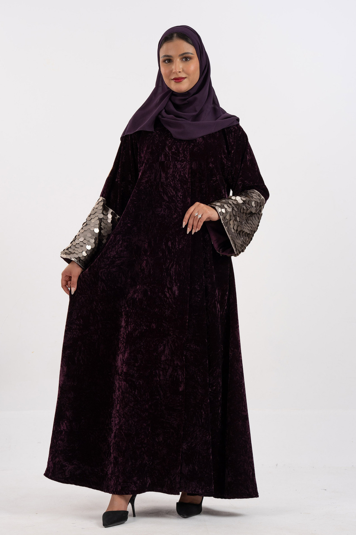 عباية أفنان باللون البنفسجي الداكن