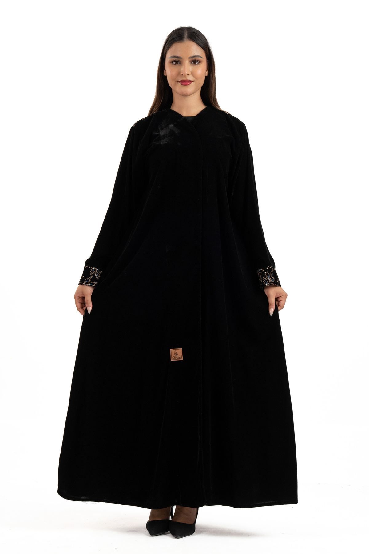 عباية دارين مخمل اسود مطرز