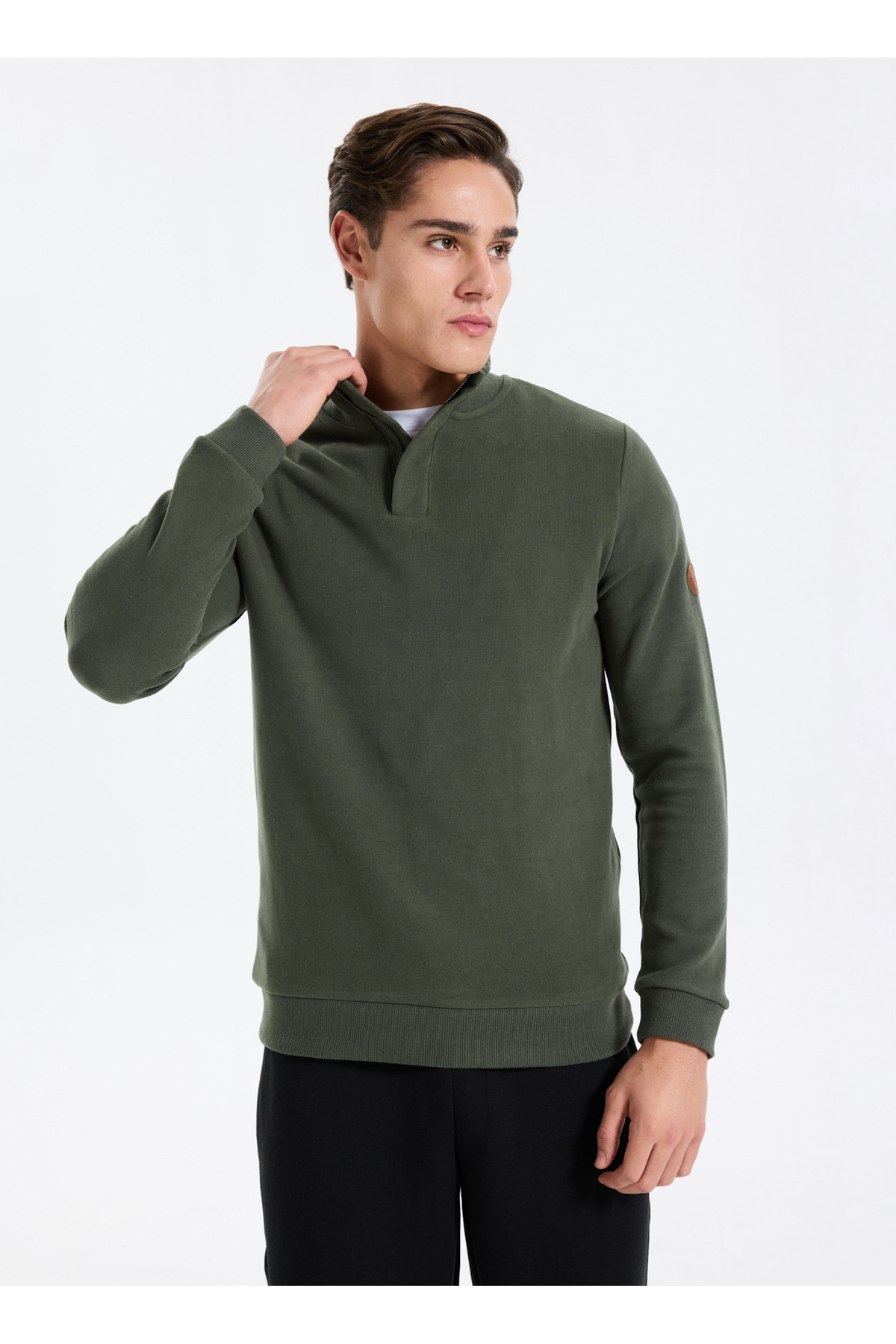 لی کوپر سویشرت مردانه یقه ایستاده خاکی ۲۶۱ LCM ۲۴۱۰۶۸ LUKE KHAKI