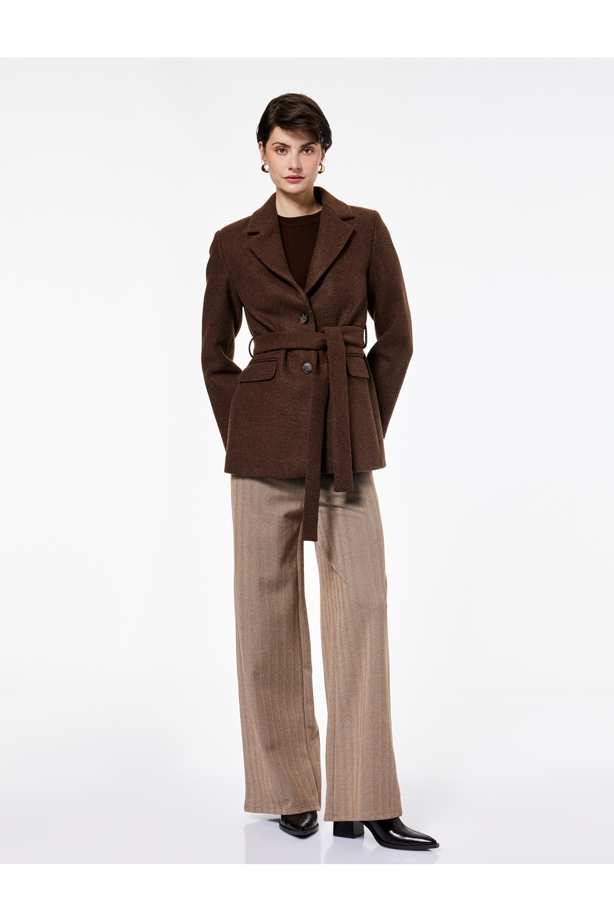 Koton Uzun Kollu Cepli Kemer Detaylı Kruvaze Düğmeli Kısa Kaşe Mont