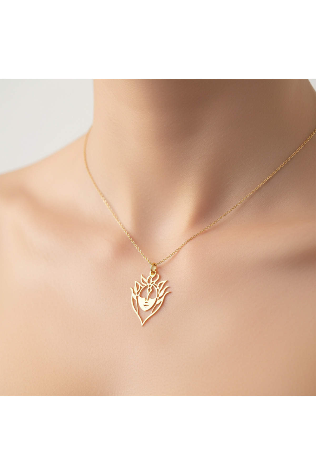 TabiTela 8 ayar altın kolye ucu kız GM1084 0.5 gr