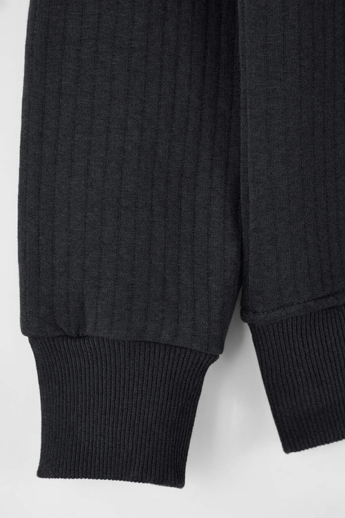 Trendyolmilla  Gri Regular/Normal Kesim Dokulu Etiket Detaylı Fermuarlı Sweatshirt TMNAW26SW00062 - Görsel 8