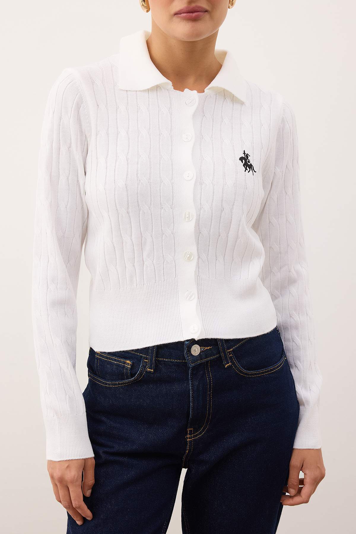 Trendyolmilla  Beyaz At Nakışlı Polo Yaka Saç Örgü Triko Kazak TWOAW26HI00290 - Görsel 4