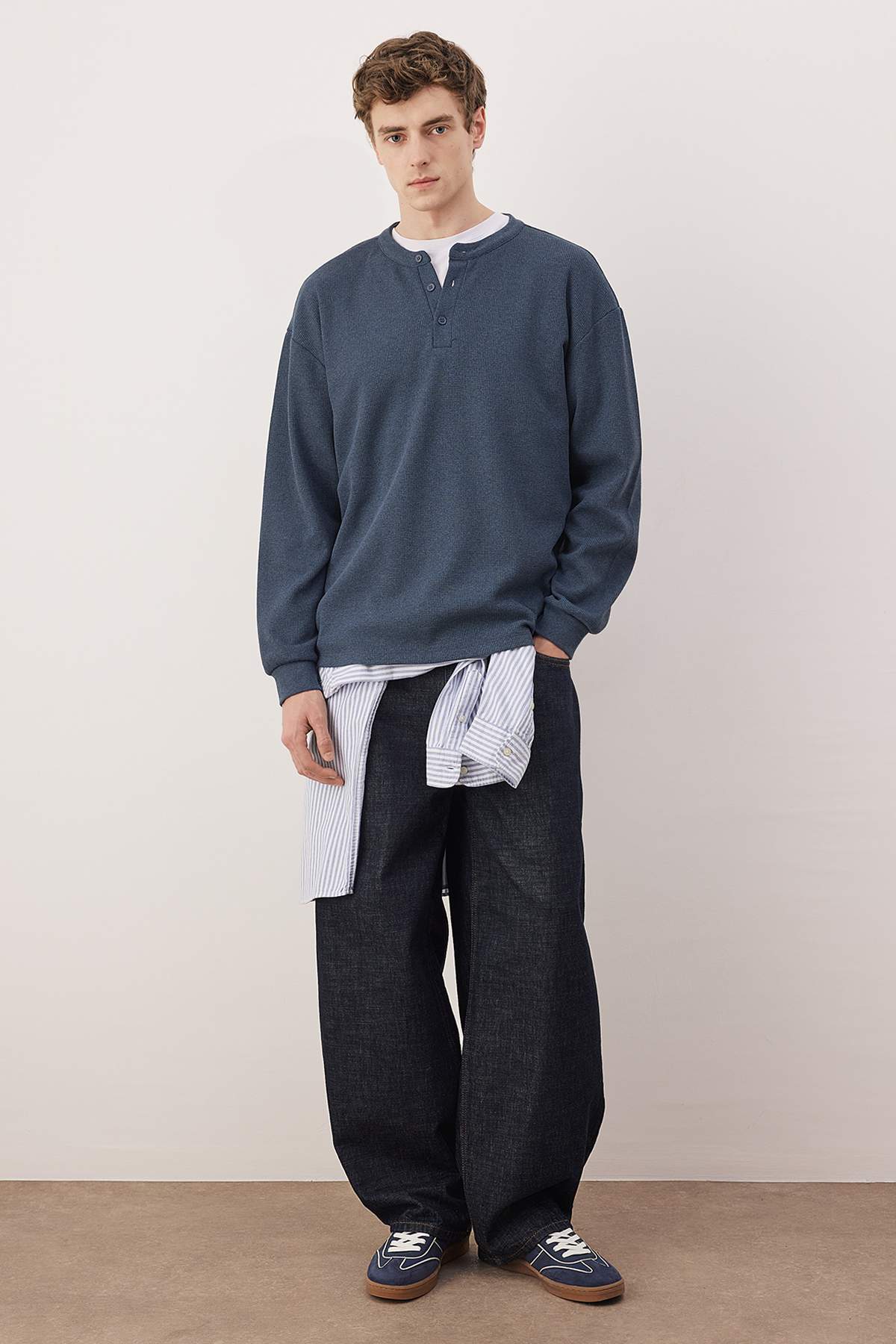 Trendyolmilla Man İndigo Oversize/Geniş Kesim Waffle Dokulu Uzun Kol Düğmeli T-shirt TMNAW26TS00004