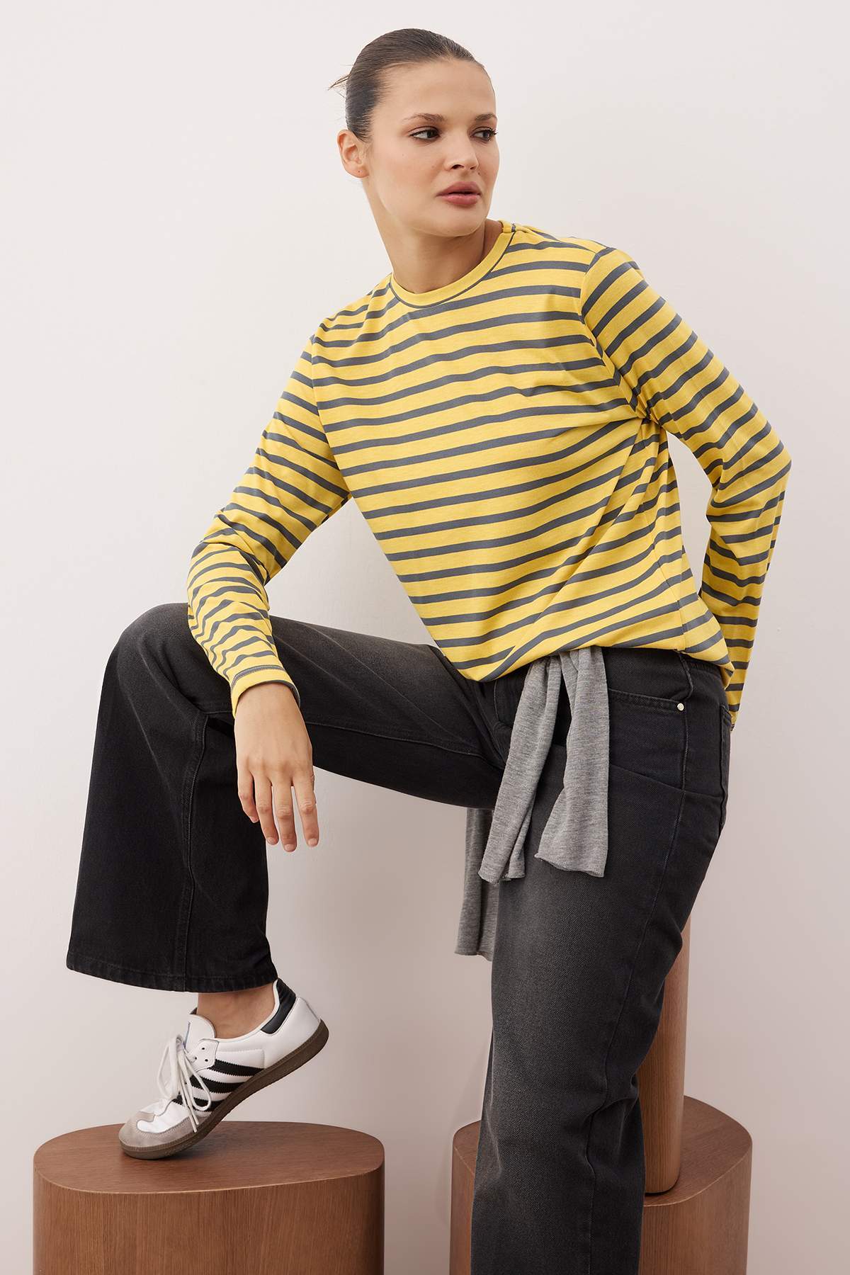 Trendyol Collection Svetložuta antracit prugasta osnovna pletena majica sa ob...