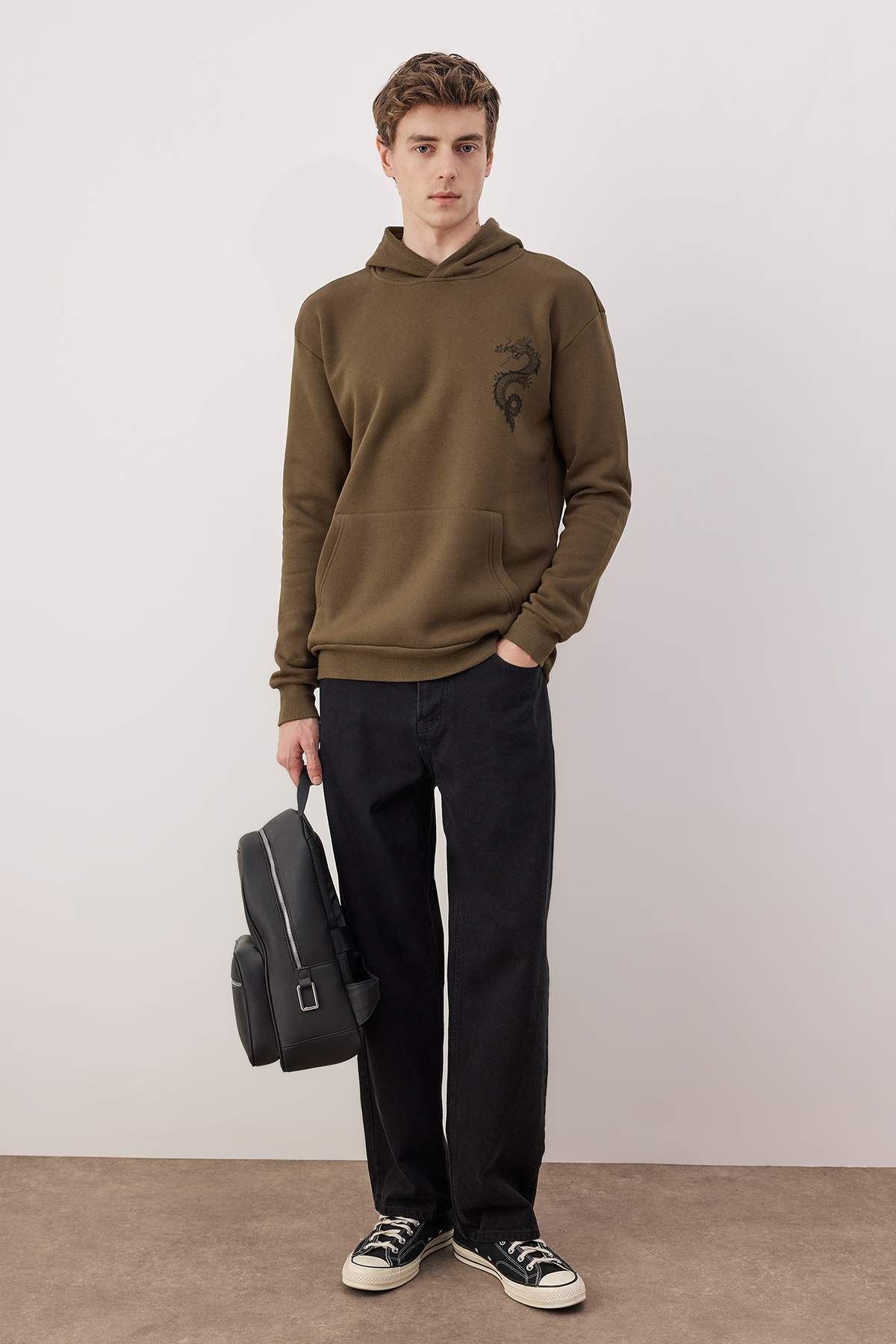 Trendyolmilla Man Haki Regular/Normal Kesim Baskılı Kapüşonlu Sweatshirt TMNAW26SW00065