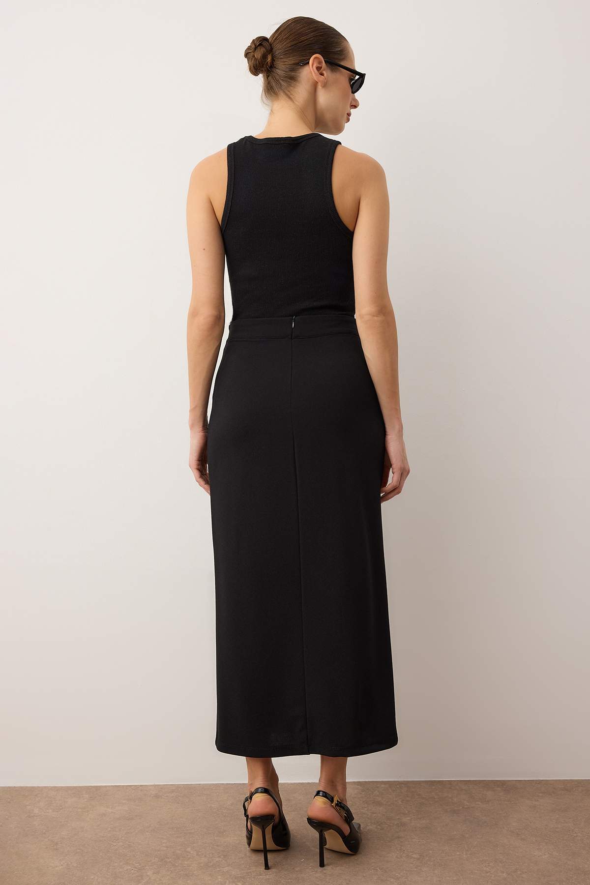 Trendyolmilla  Siyah Smart Krep Yırtmaç Detaylı Maxi Yüksek Bel Esnek Örme Etek TWOSS23ET00351 - Görsel 4