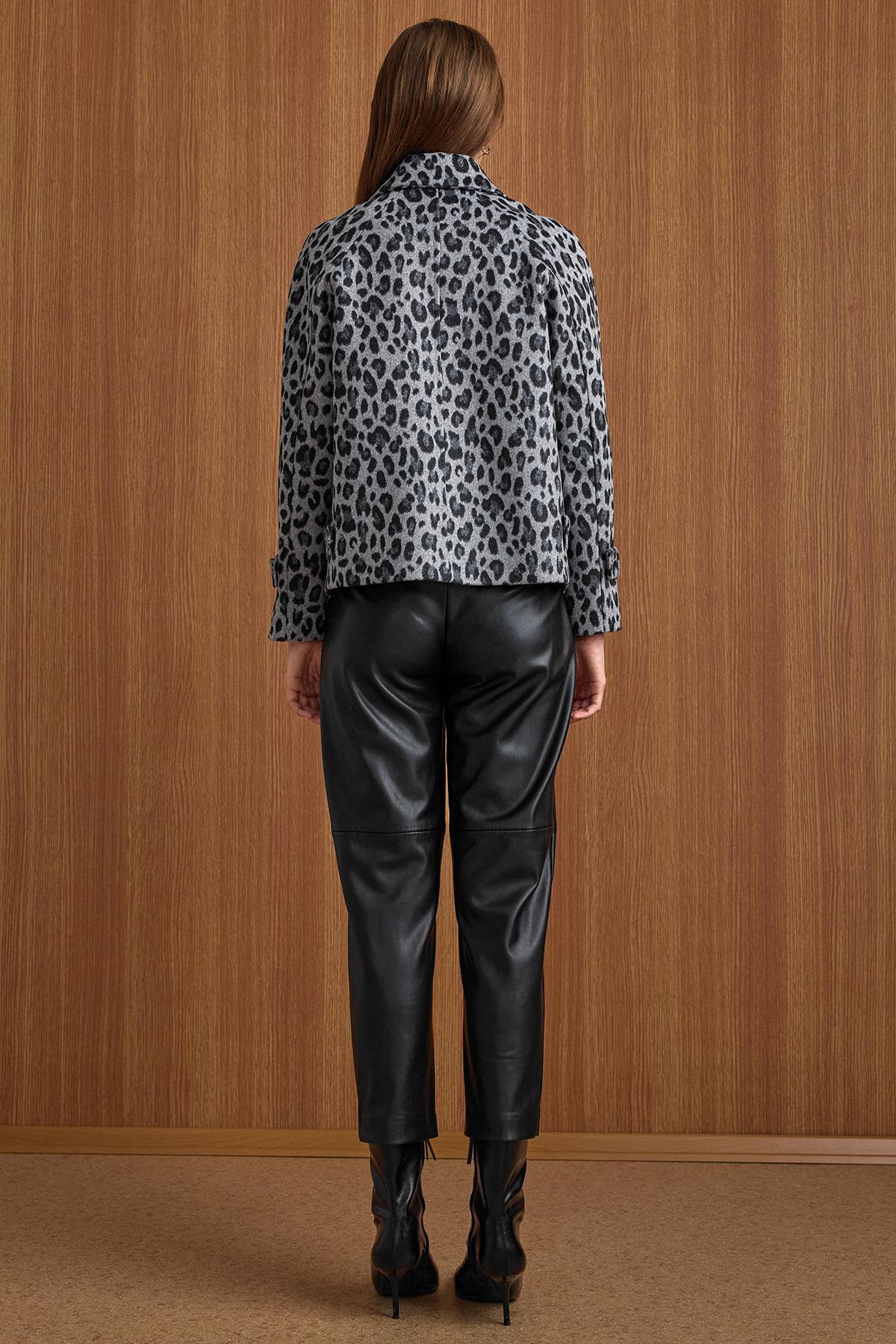 Olcay  Çıt Çıt Kapamalı Pat Detaylı Leopar Desenli Kısa Kaban GRİ 3163-L - Görsel 7