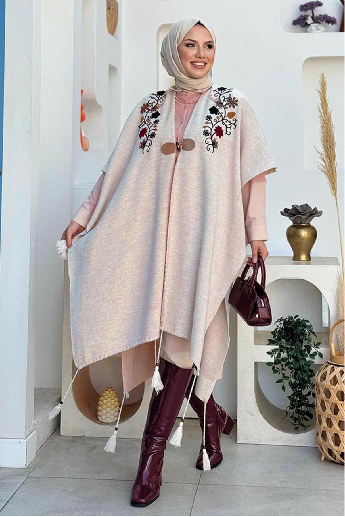 پانچو بافتنی زنانه گل رز گلدوزی شده به رنگ بژ (سنگی) T 13021 TRENDTESETTÜR