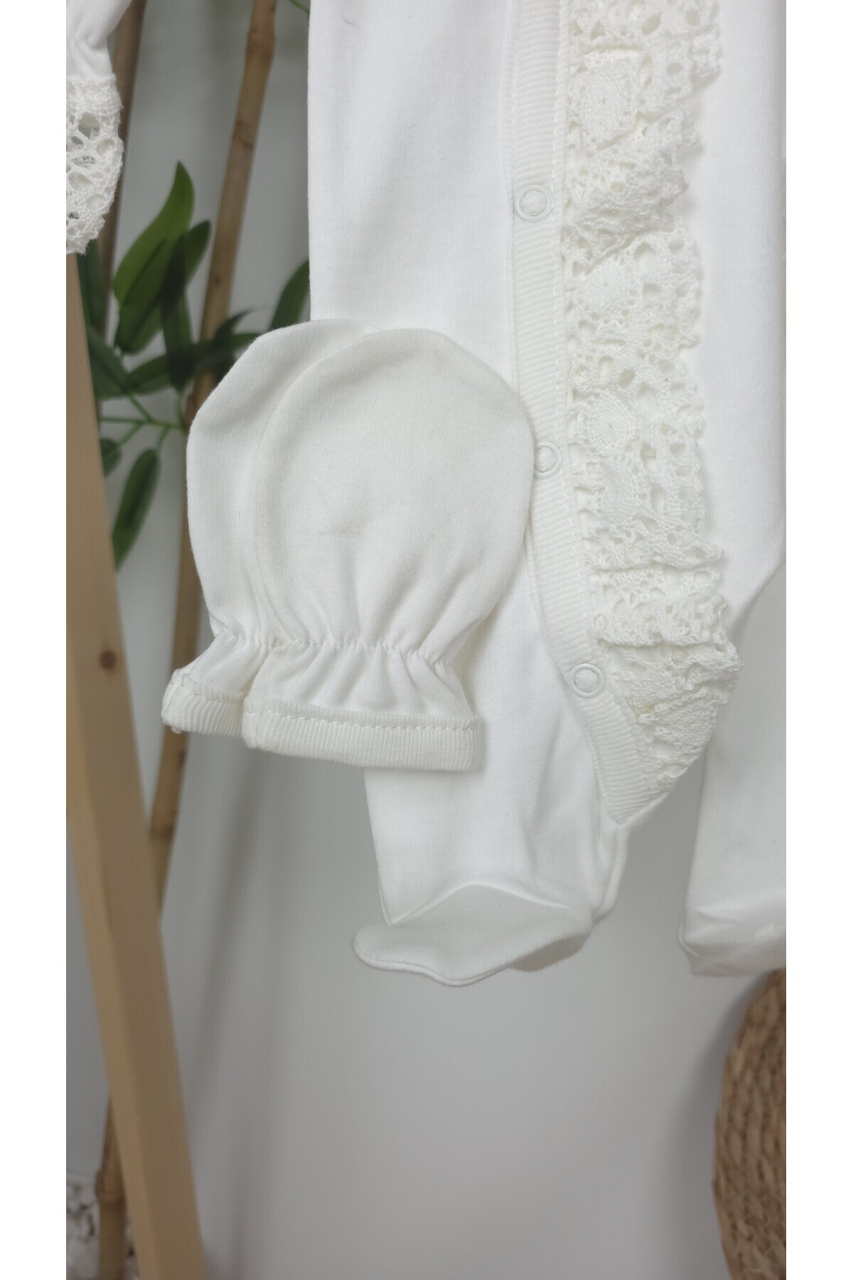 gros shop Yeni Doğan %100 Pamuk Dantelli Hastene Çıkış Tulum Seti (KİŞİYE ÖZGÜ İSİMLİ NAKIŞ DESENLİ) fotoğrafı 4 (önizleme)