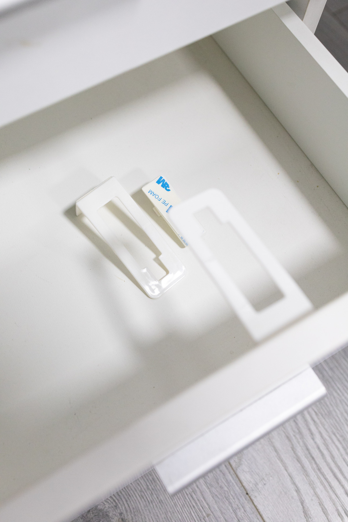 Miningaa 2 Adet Kolay Kullanım Beyaz Renk Gizli Dolap içi Ve Çekmece Kilit (EV OFİS İŞ YERİ ÇOCUK ODASI) fotoğrafı 7 (önizleme)