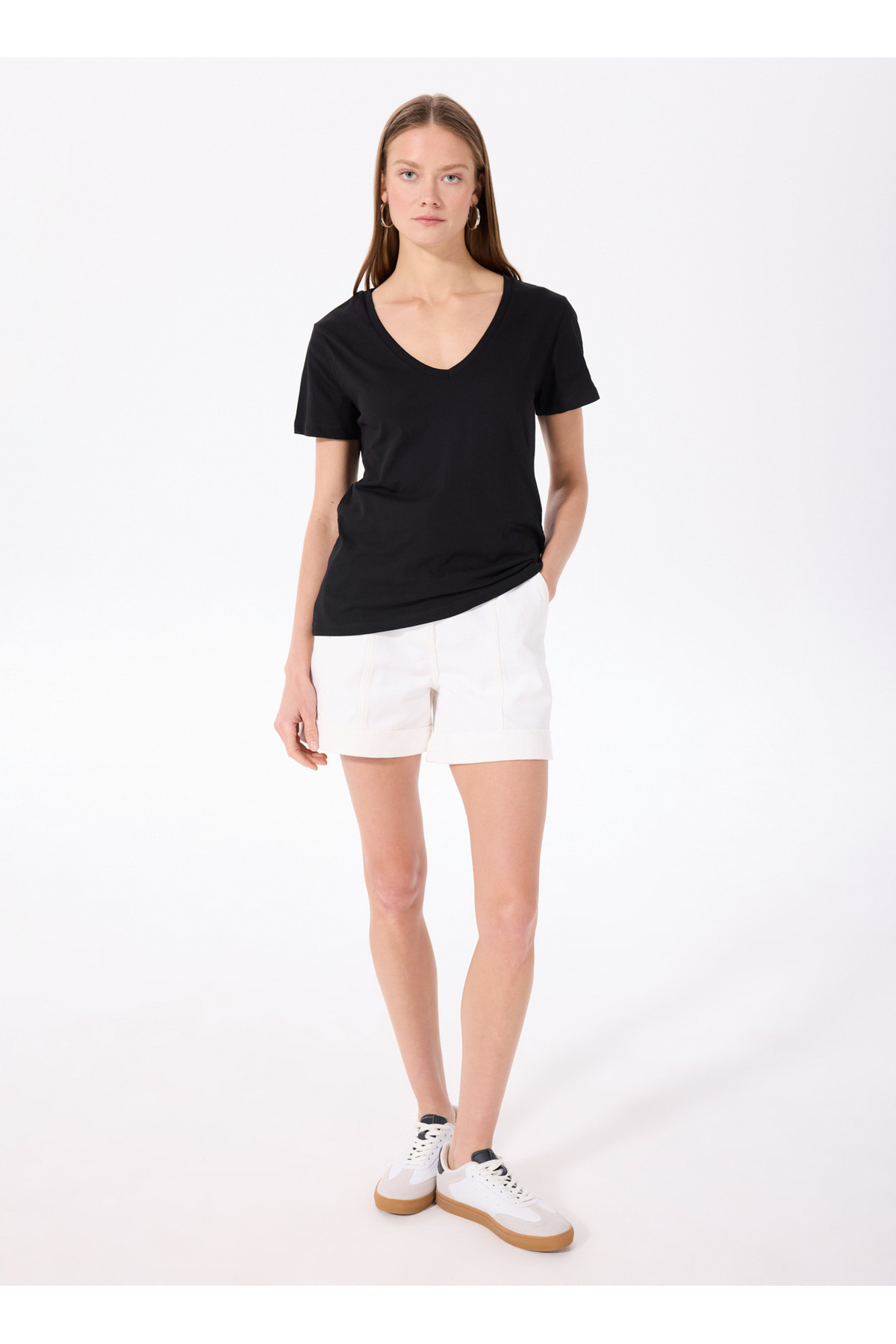 Fabrika  V Yaka Düz Siyah Kadın T-Shirt TEYO - Görsel 2