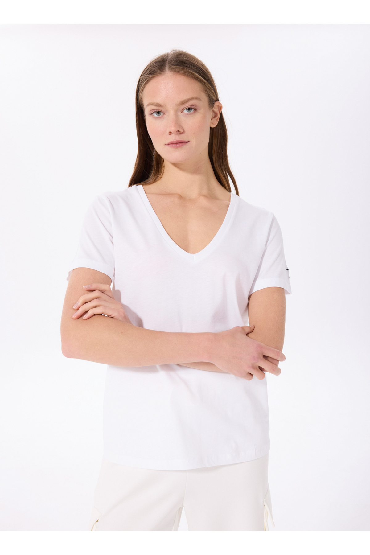 Fabrika  Beyaz Kadın V Yaka Basic Fit T-Shirt TEYO - Görsel 3