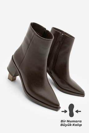 Marjin Kadın Sivri Burun Dikiş Detaylı Kalın Topuklu Bot Vorsis Kahve