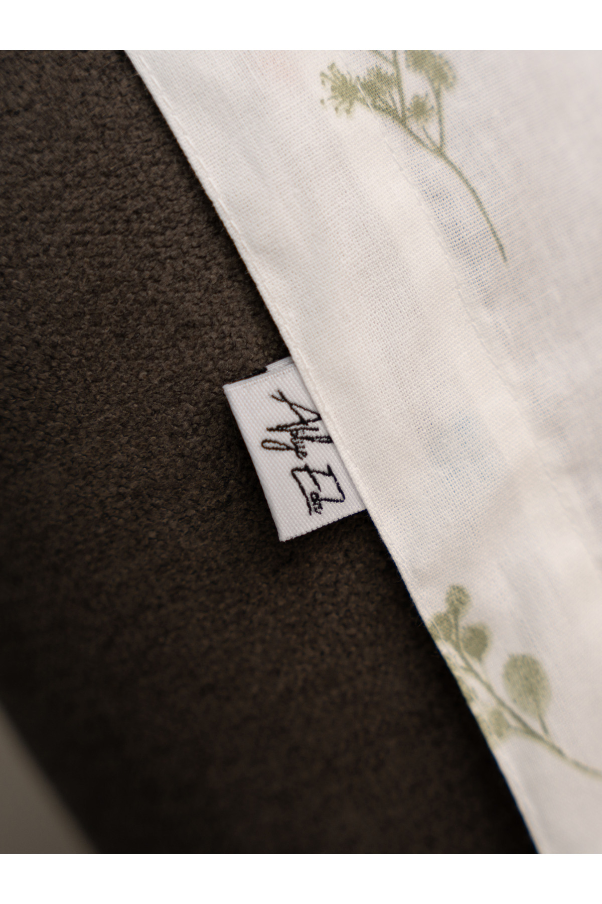 Atölye Eda Exclusive %100 Pamuklu Oeko-tex Sertifikalı Balenli Ayarlanabilir Yaka Aparatlı Emzirme Önlüğü 80x100cm fotoğrafı 6 (önizleme)