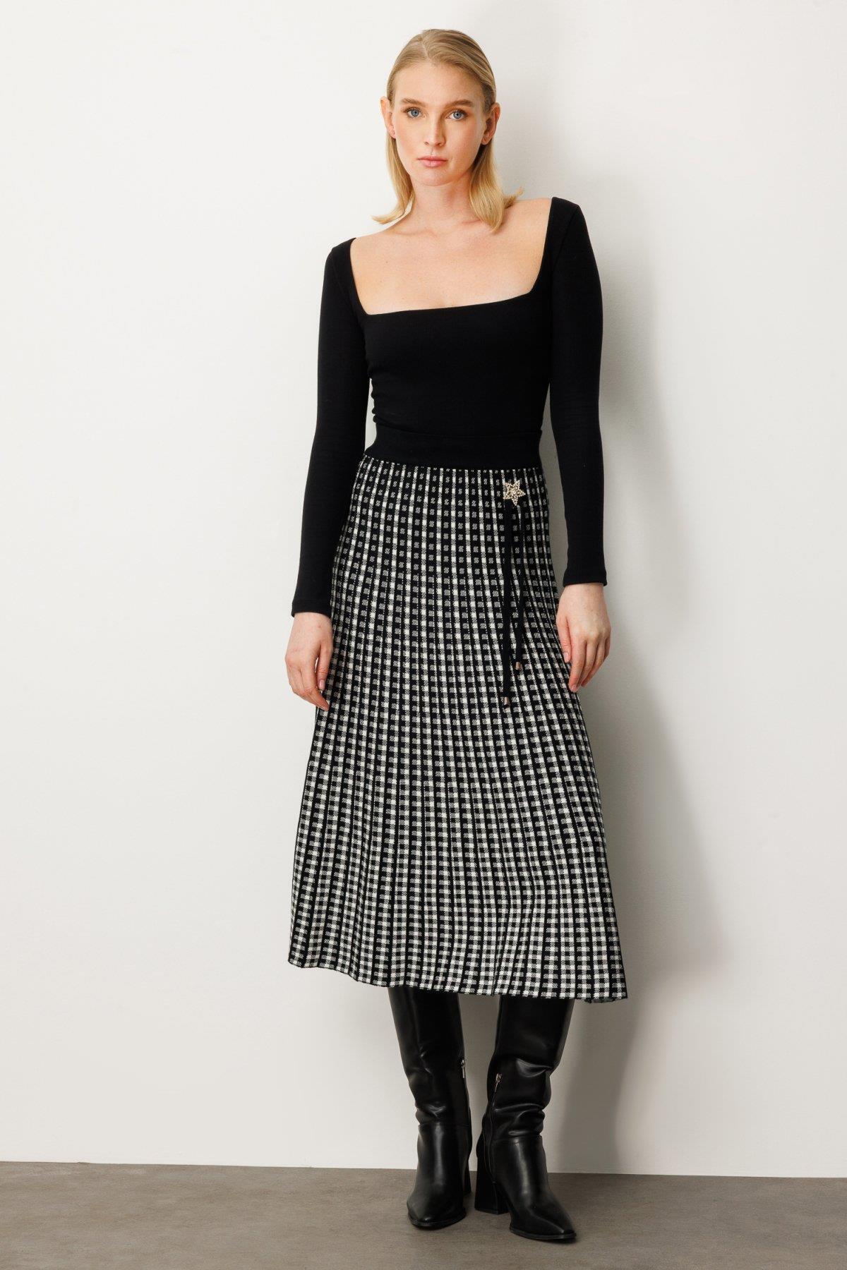 KATREGİYİM On Fashion Aksesuar Detaylı Midi Triko Etek