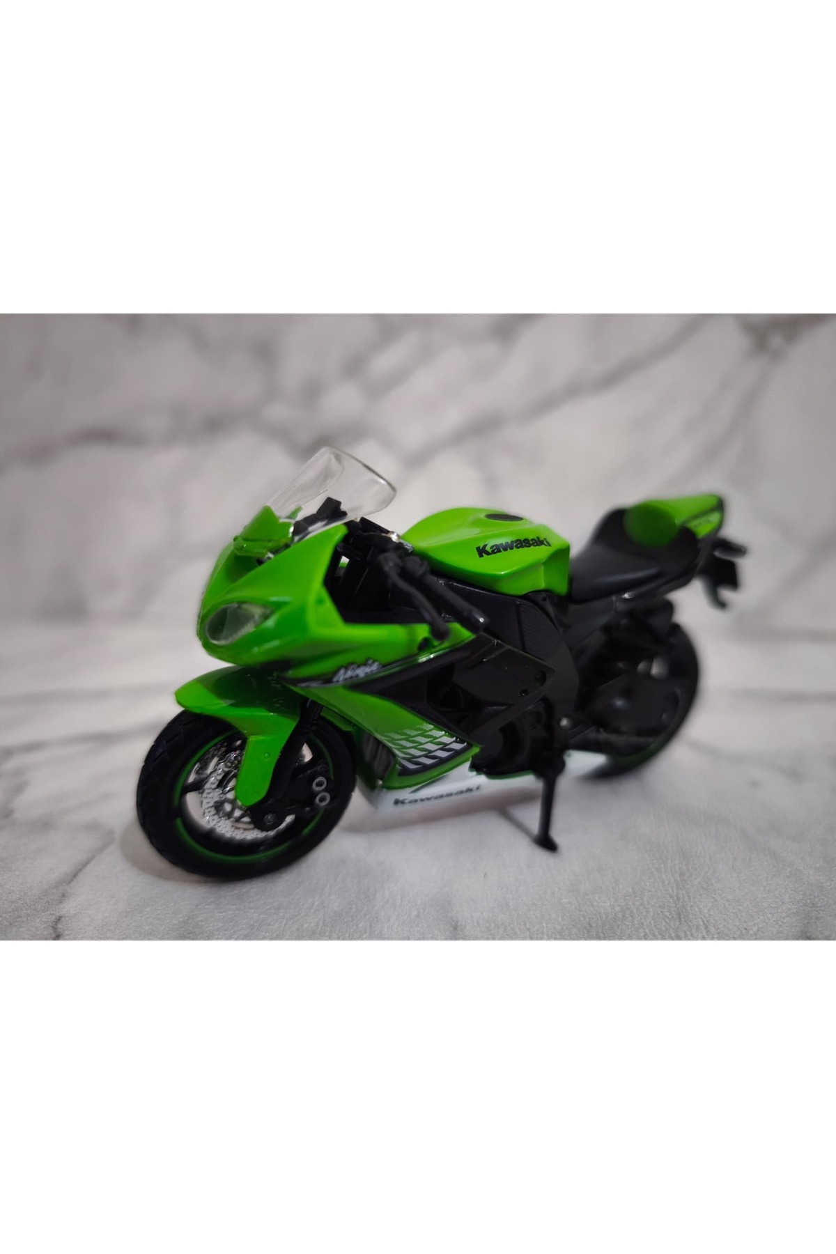 Maisto Kawasaki Ninja ZX-10R Model Motorsiklet 1/18 Model