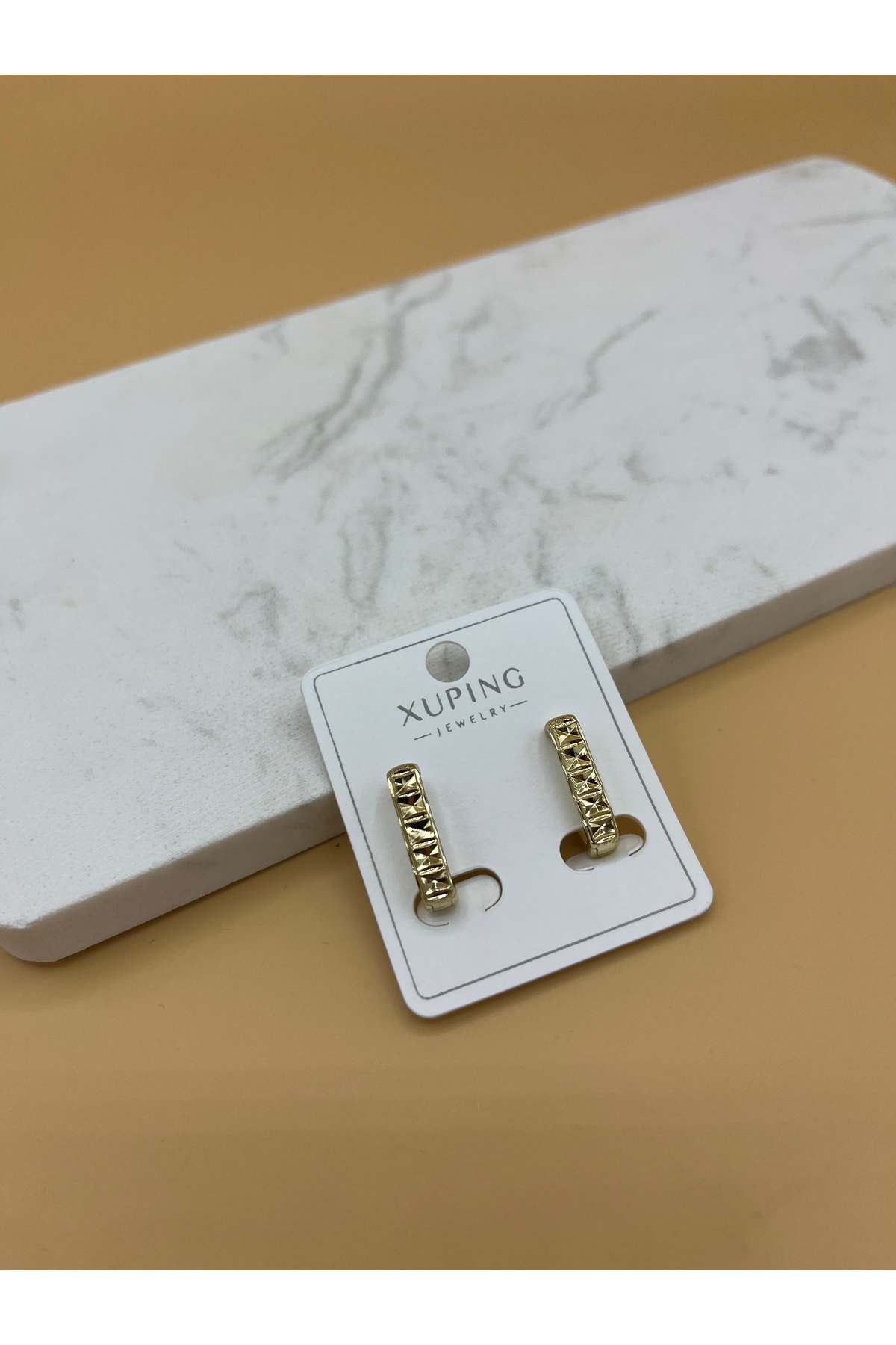 XUPİNG MARKA 14K GOLD ÜÇGEN KESİM KARARMAZ KÜPE
