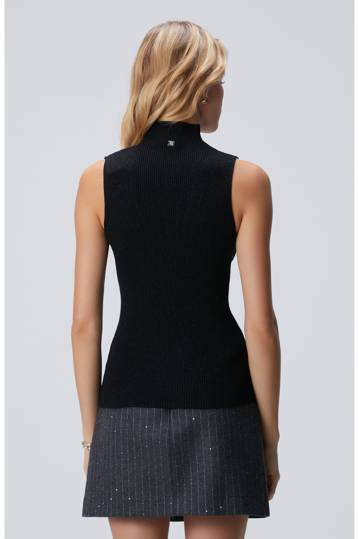 Network  Siyah Balıkçı Yaka Kolsuz Simli Triko Kazak - Görsel 5