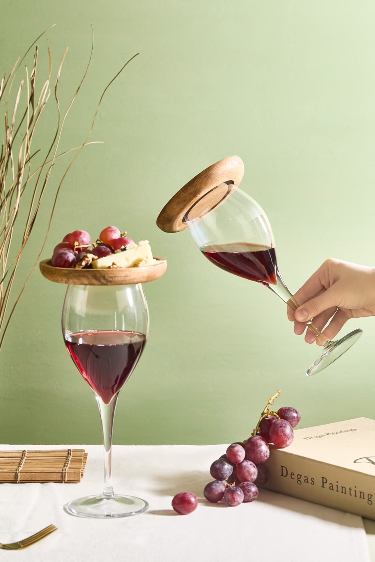 Lora Bianca Lubi 4 Parça Ahşap Sunumlu Şarap Kadehi Seti | 2 Şarap Bardağı + 2 Mini Servis Tabağı