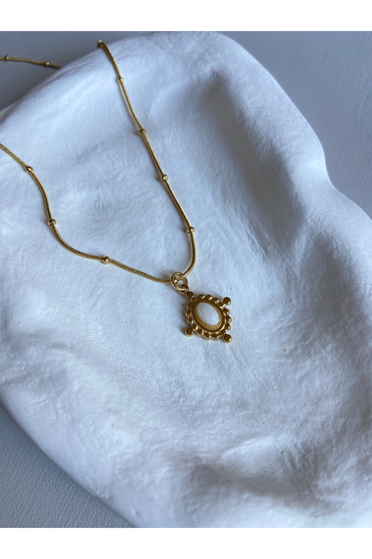 Taşlı Vintage Çelik Zincirli Gold Kadın Kolye (40 + 5 cm) – Sevgililer Günü Özel - Detay Görseli 1