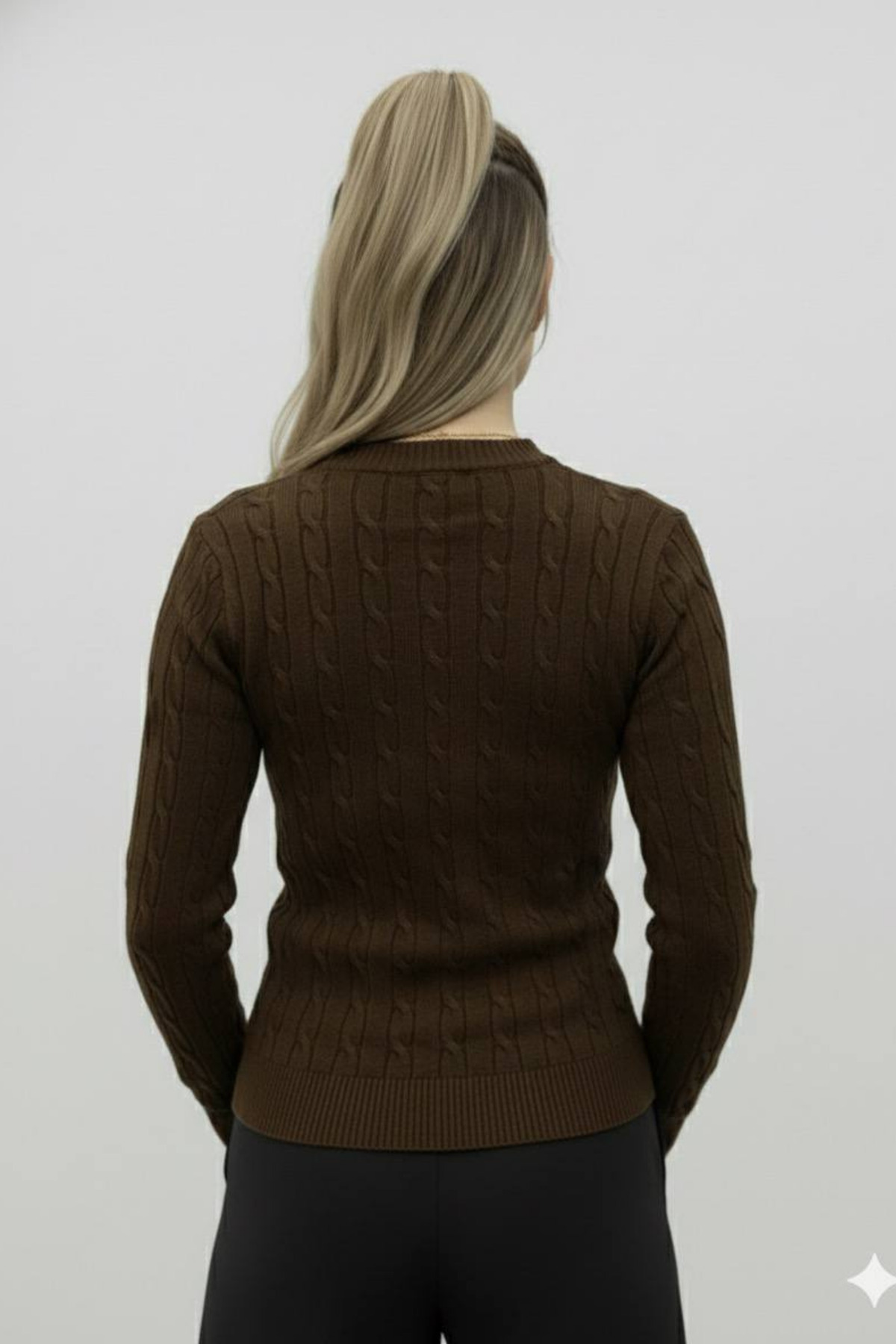 oshebu Дамски велосипеден пуловер с детайлно плетене