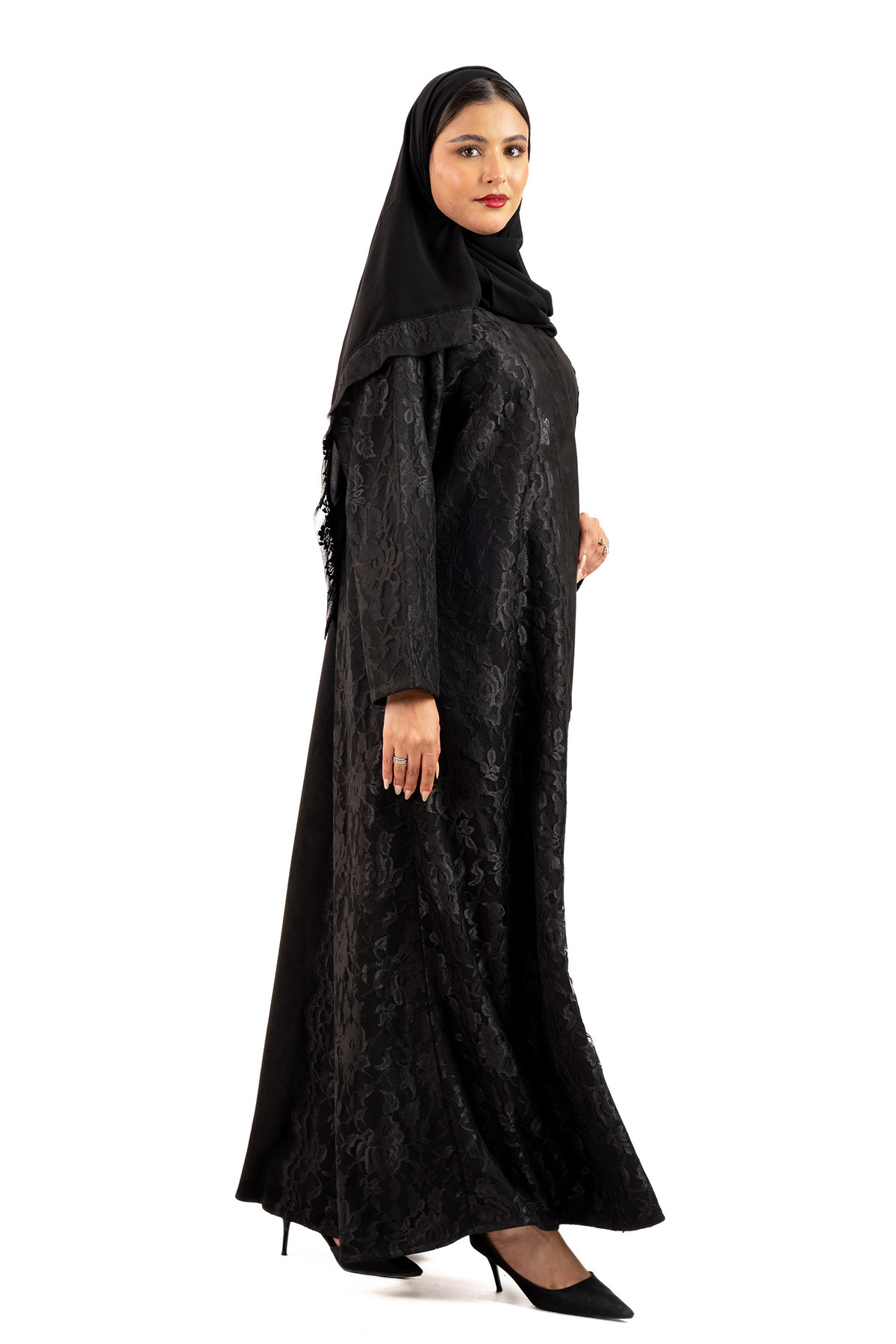 عباية ظلال الشتوية باللون الاسود