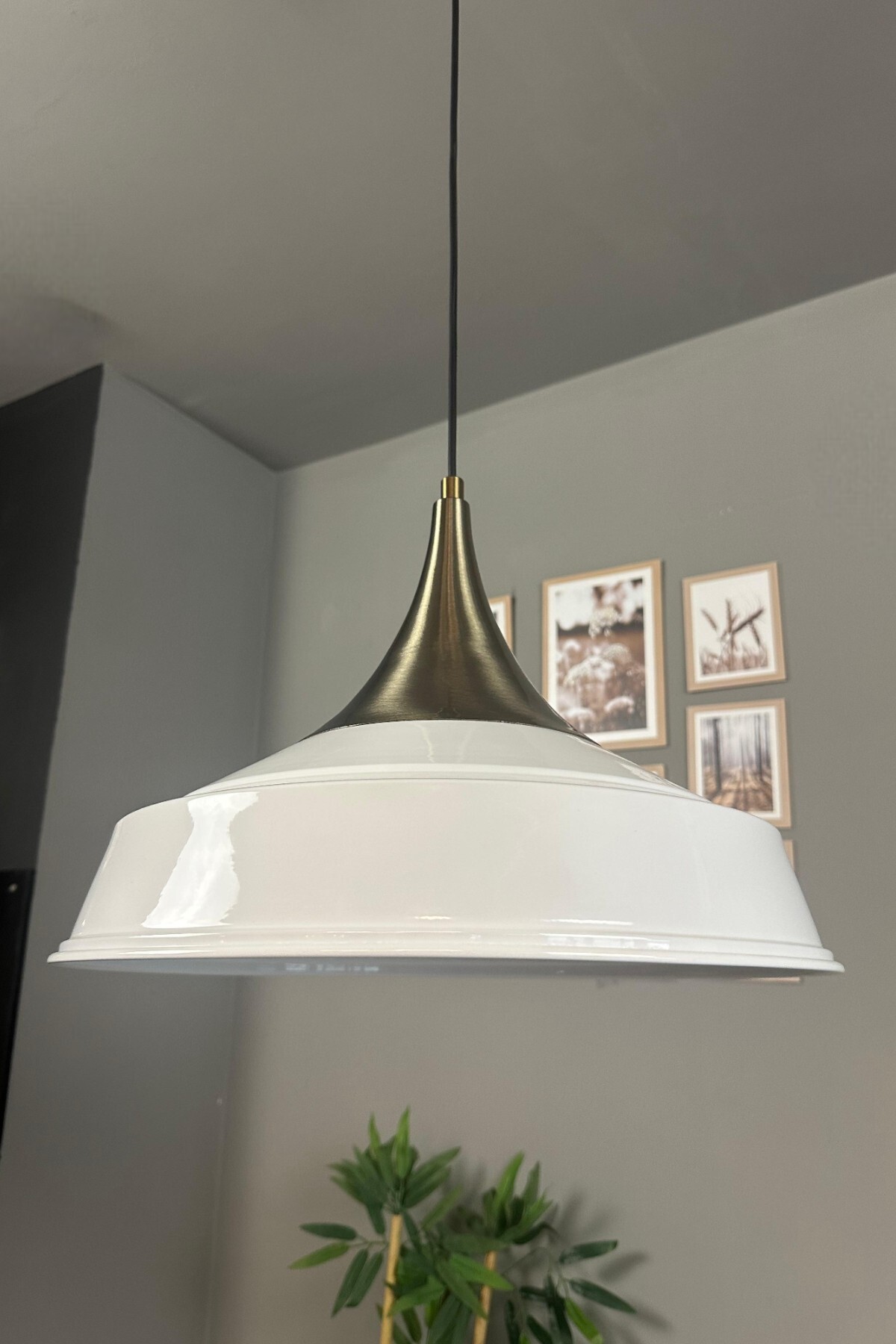 Noble Single White Chandelier Antique Dome Headboard Retro Pendant Lamp Shop Cafe Living Room Chandeliers