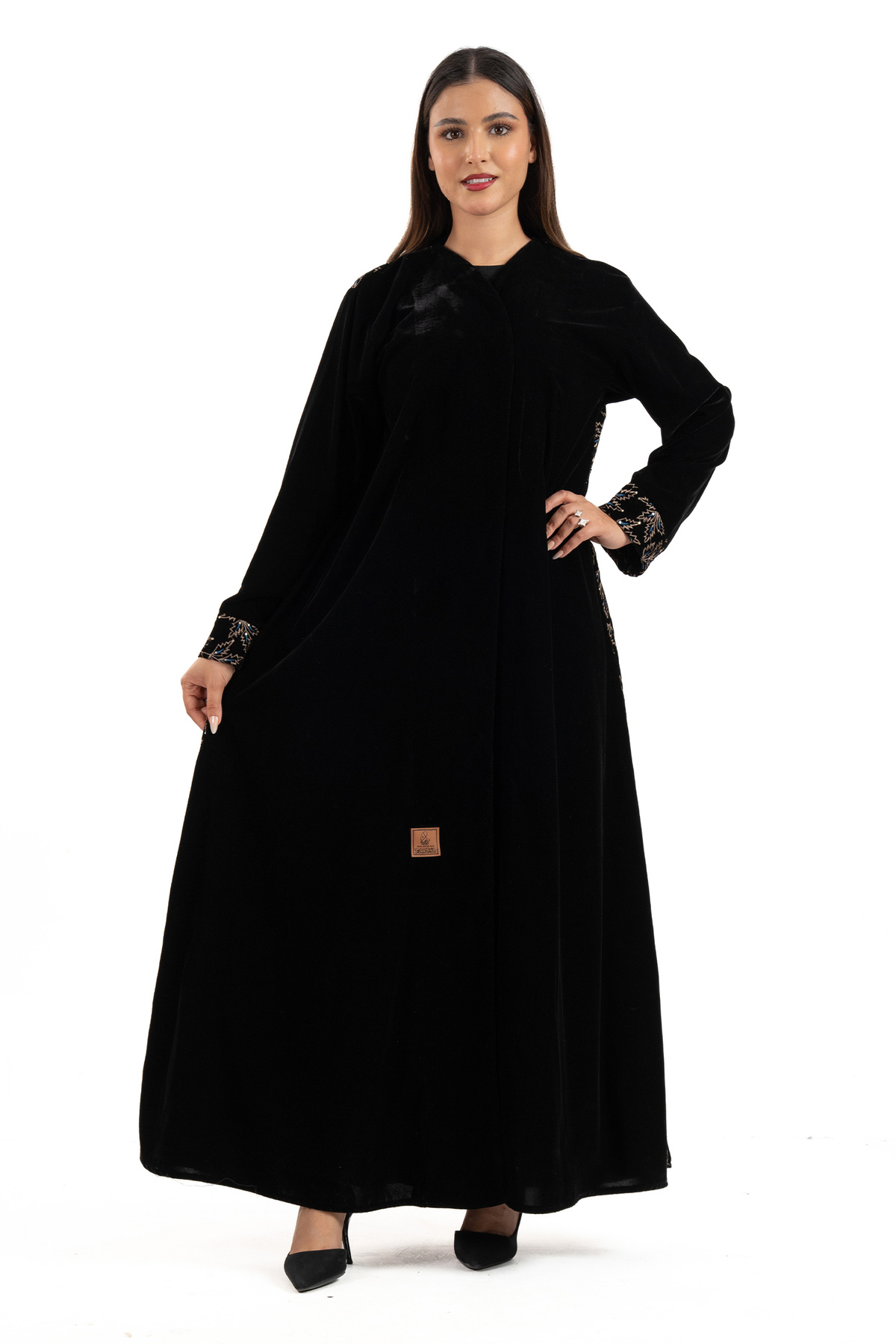 عباية دارين مخمل اسود مطرز