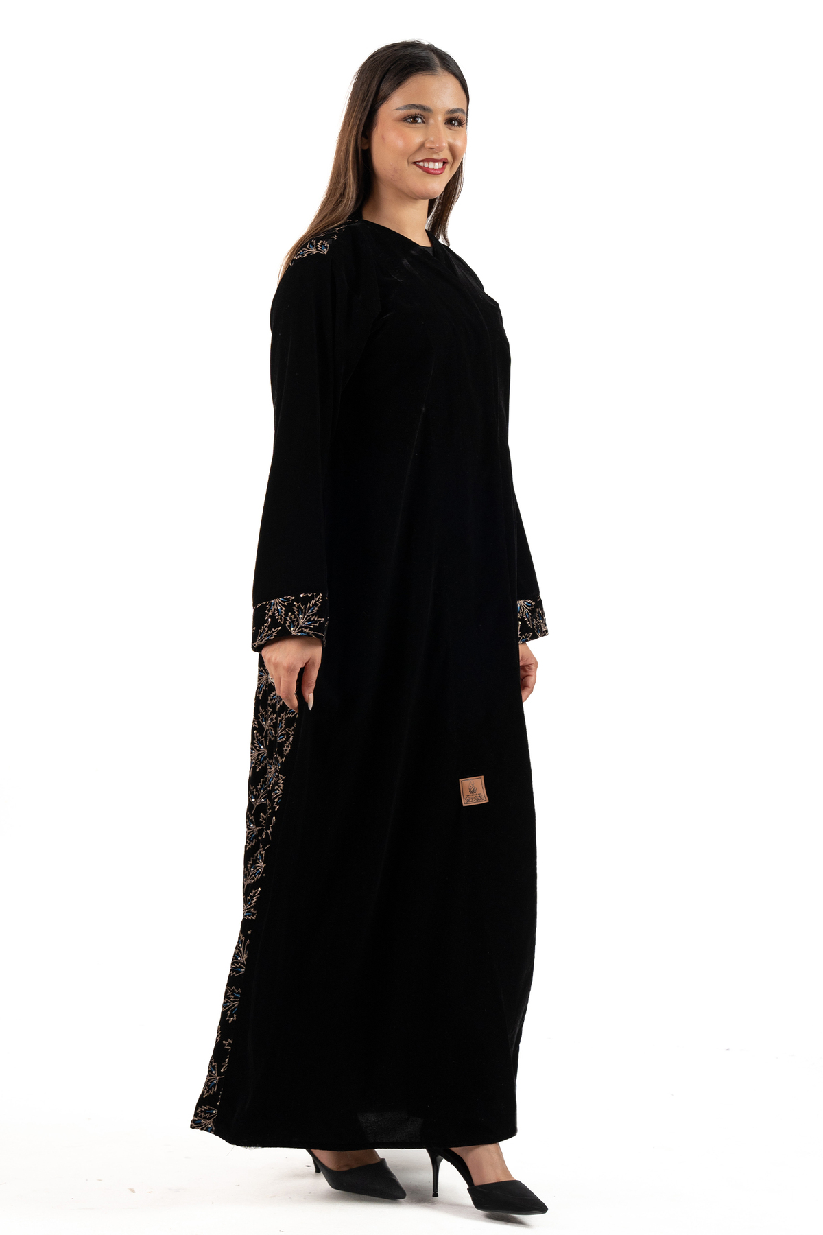 عباية دارين مخمل اسود مطرز