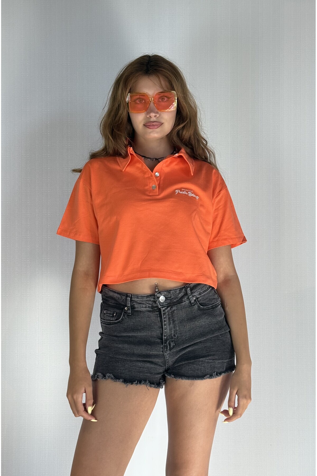 TF The Fancy For You Kadın Polo Yaka Baskı Detaylı Kısa Kollu Crop Tişört