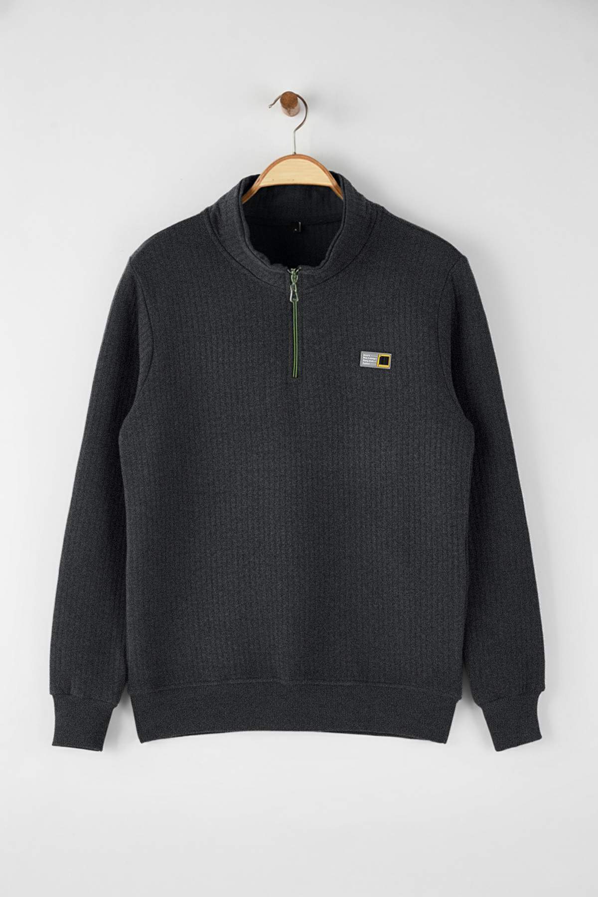 Trendyolmilla  Gri Regular/Normal Kesim Dokulu Etiket Detaylı Fermuarlı Sweatshirt TMNAW26SW00062 - Görsel 5