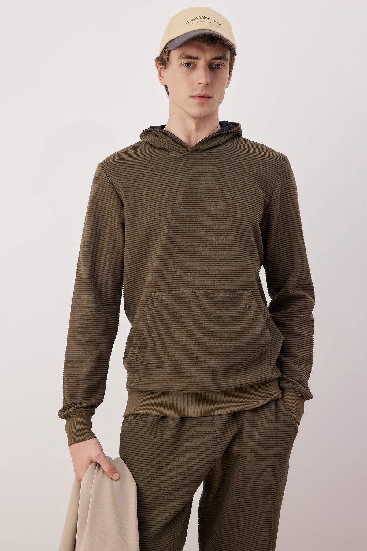 Trendyolmilla Man Haki Regular/Normal Kesim Kapüşonlu Dokulu Sweatshirt TMNAW26SW00068