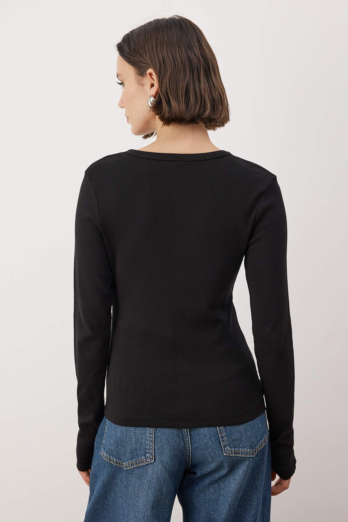 Trendyolmilla  Siyah Düğmeli Vücuda Oturan Esnek Örme Bluz TWOAW26BZ00007 - Görsel 4