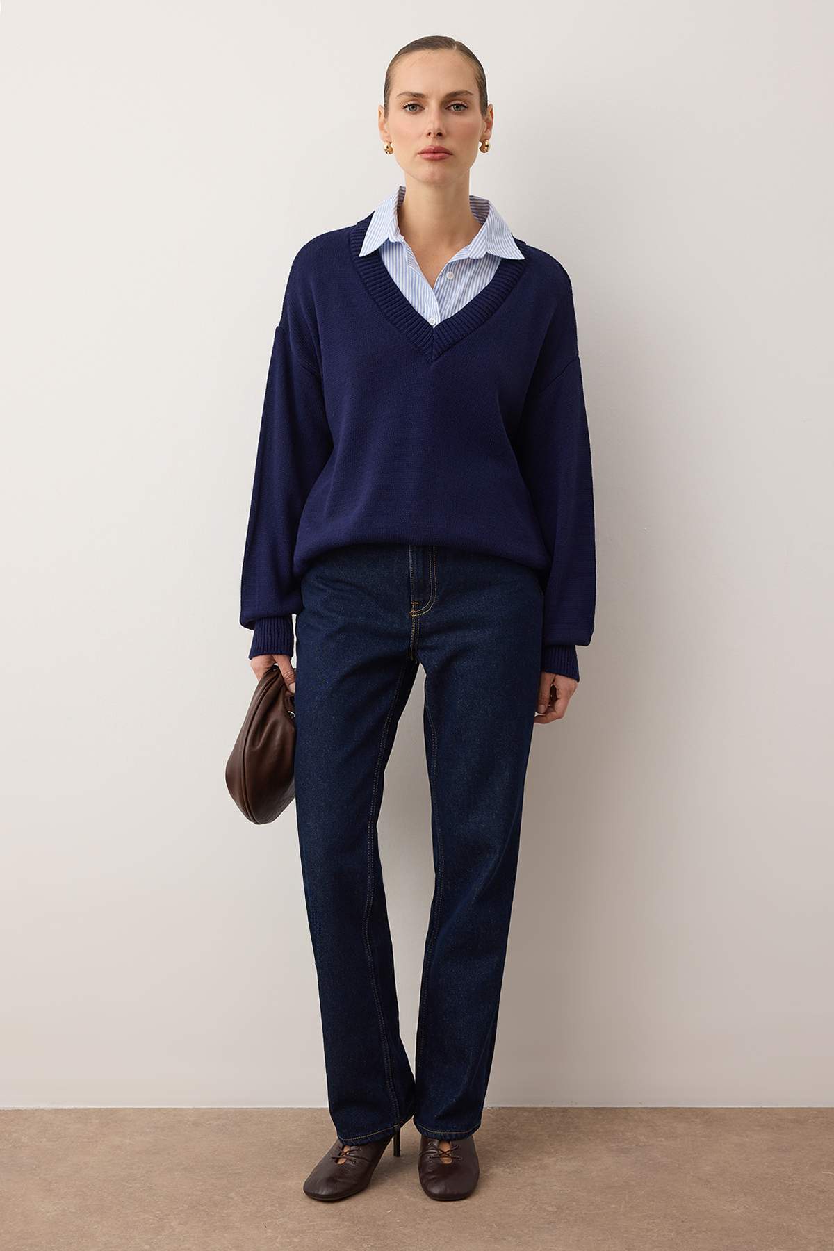 Trendyolmilla  Lacivert Gömlek Yaka Garnili Detaylı Geniş Kalıp Triko Kazak TWOAW26KZ00169 - Görsel 2