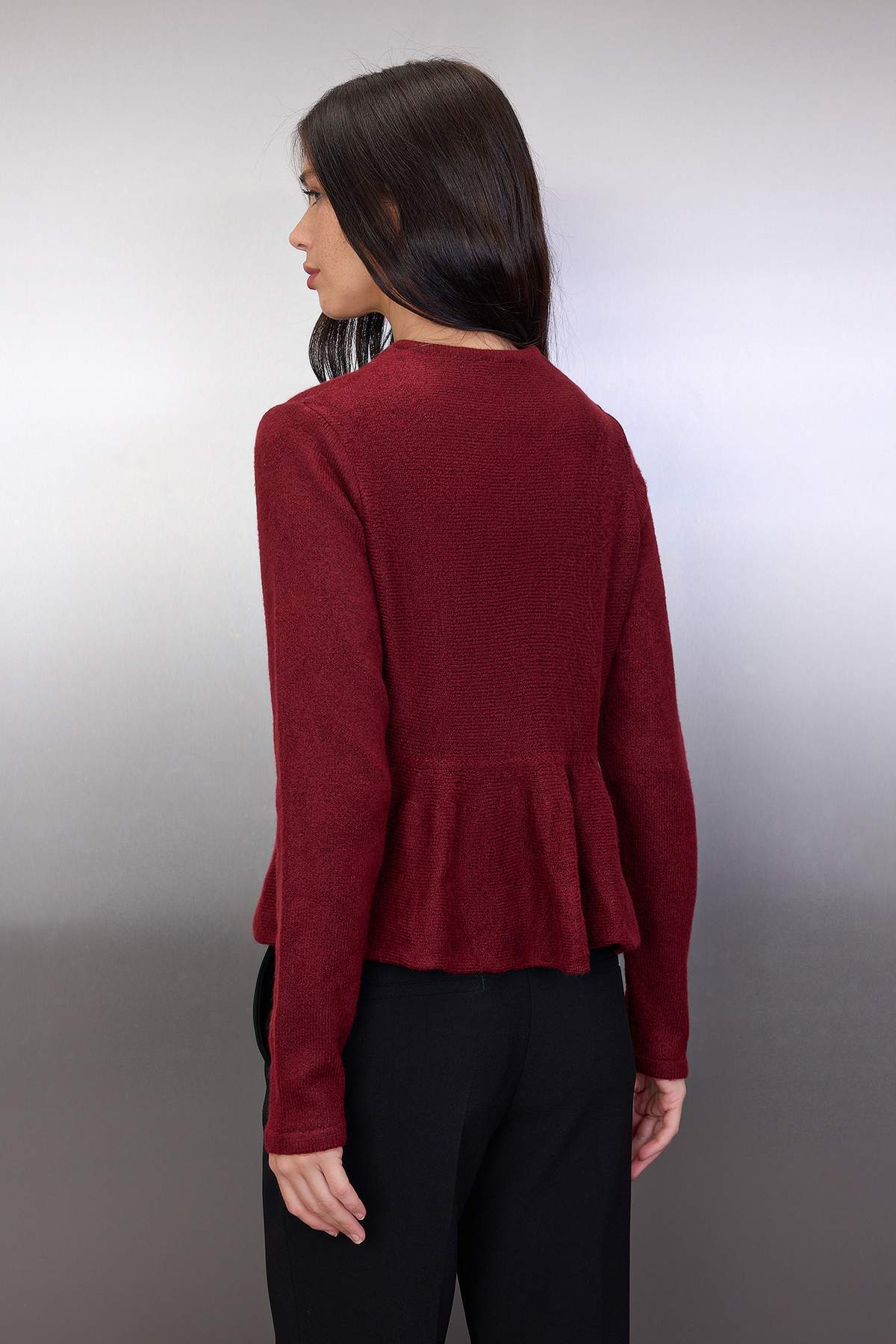 Trendyolmilla  Bordo Bisiklet Yaka Etek Ucu Volanlı Triko Hırka TWOAW26HI00232 - Görsel 4