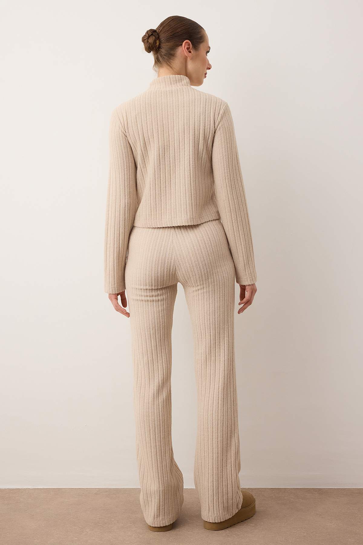 Trendyolmilla  Taş Dik Yaka Regular Üst Flare Alt Fitilli Esnek Örme Alt - Üst Takım TWOAW26AU00119 - Görsel 4