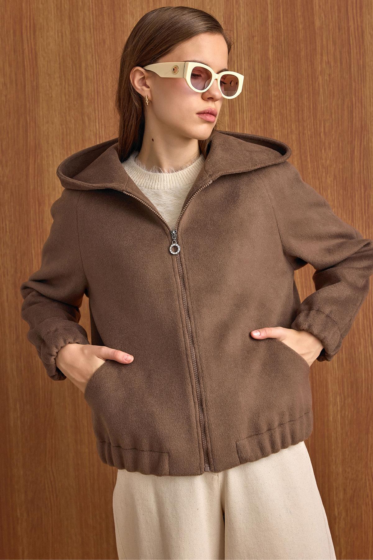 Olcay  Kapüşonlu Beli Lastikli Oversize Kısa Kaban VİZON 3162 - Görsel 4