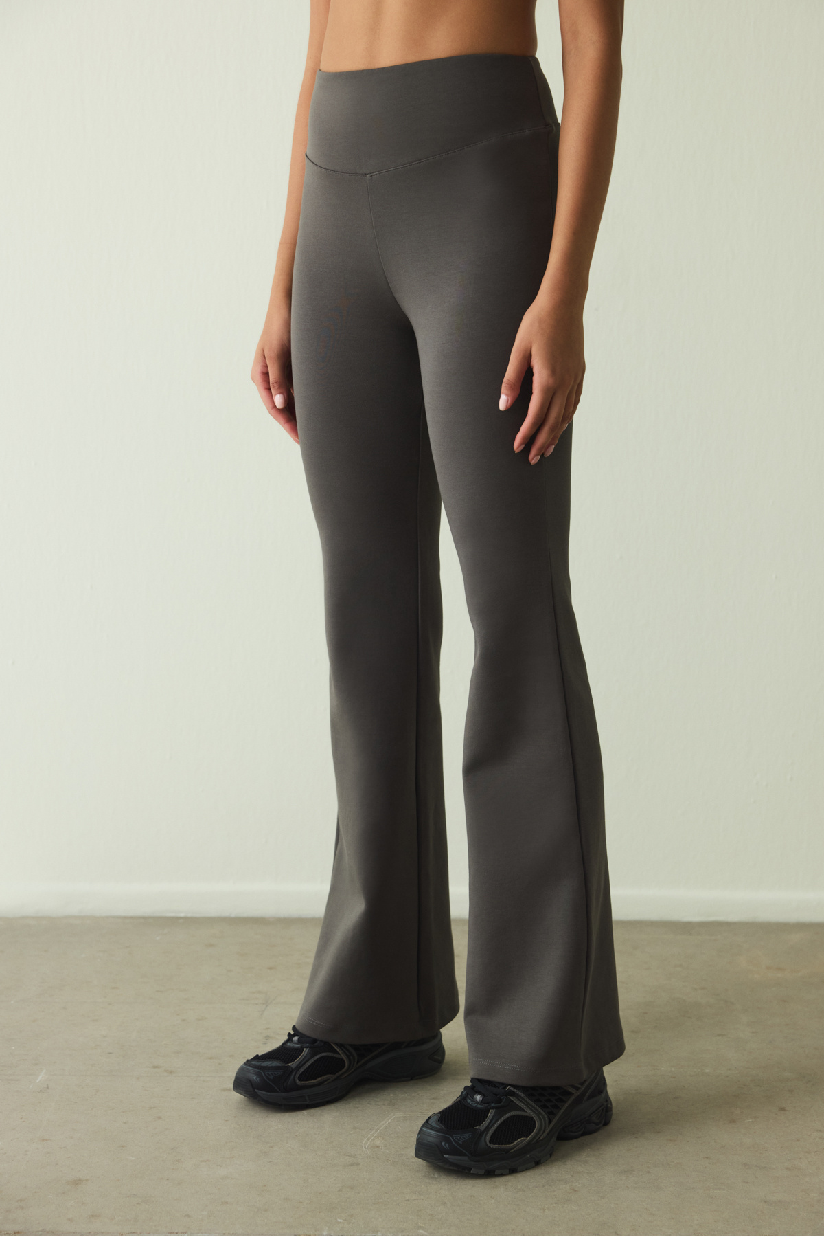 Penti Antrasit Easy Yüksek Bel İspanyol Paça Pantolon