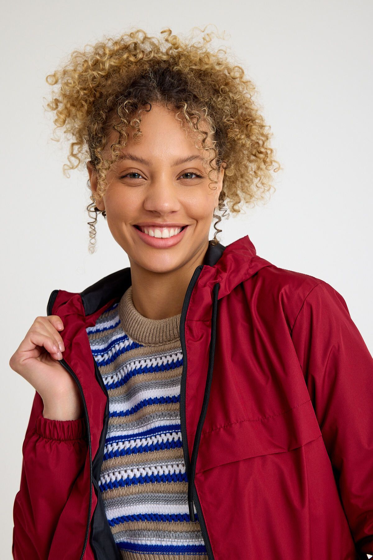 comstar  Kadın Içi Astarlı Suya Dayanıklı Kapüşonlu Cepli Yağmurluk - Görsel 4