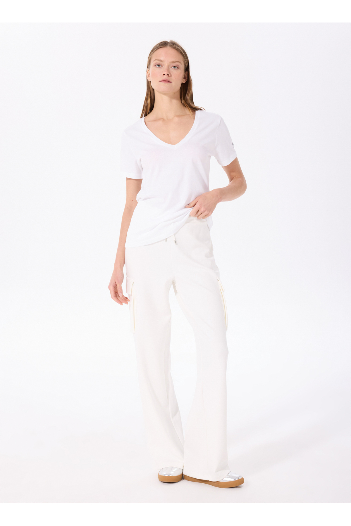 Fabrika  Beyaz Kadın V Yaka Basic Fit T-Shirt TEYO - Görsel 2
