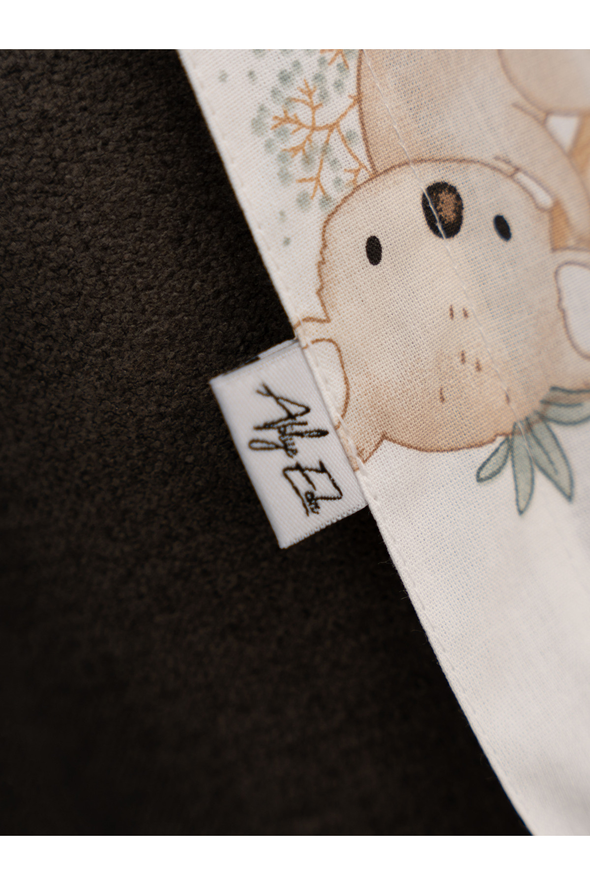 Atölye Eda Exclusive %100 Pamuklu Oeko-tex Sertifikalı Balenli Ayarlanabilir Yaka Aparatlı Emzirme Önlüğü 80x100cm fotoğrafı 6 (önizleme)