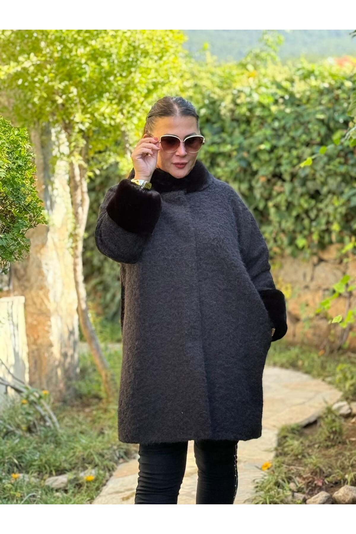 NC8028 Kürklü Düğmeli İtalyan Keçe Kaban Siyah