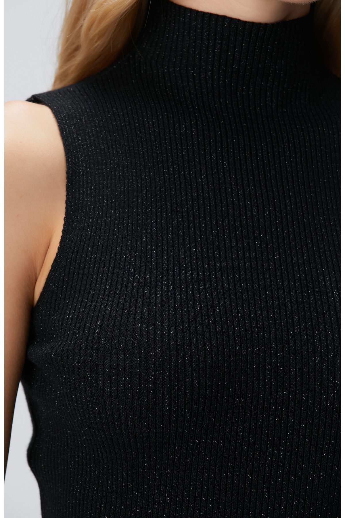 Network  Siyah Balıkçı Yaka Kolsuz Simli Triko Kazak - Görsel 6