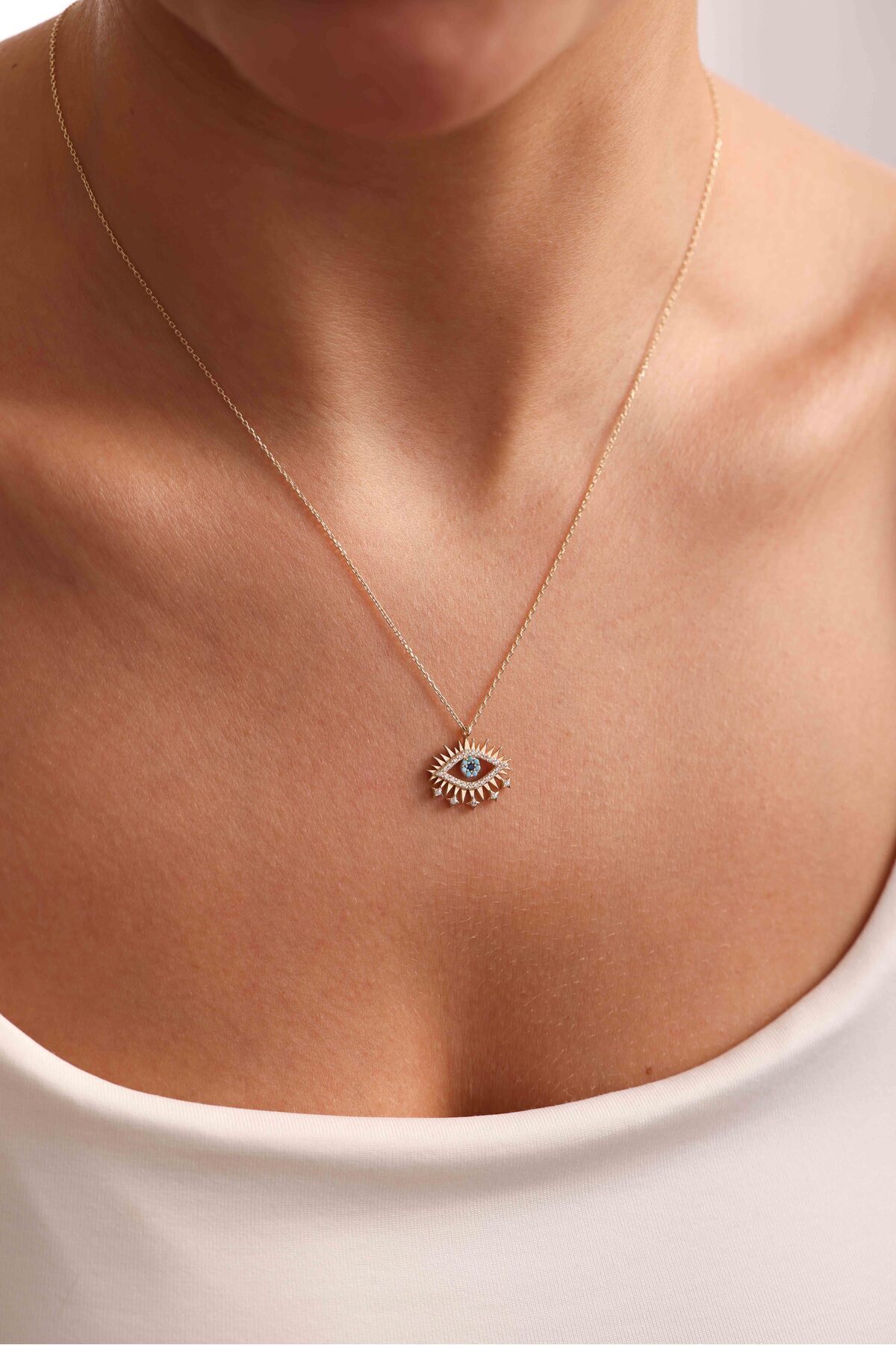 Giza Jewelry 14 Ayar Altın Beyaz Taşlı Kirpikli Göz Kolye