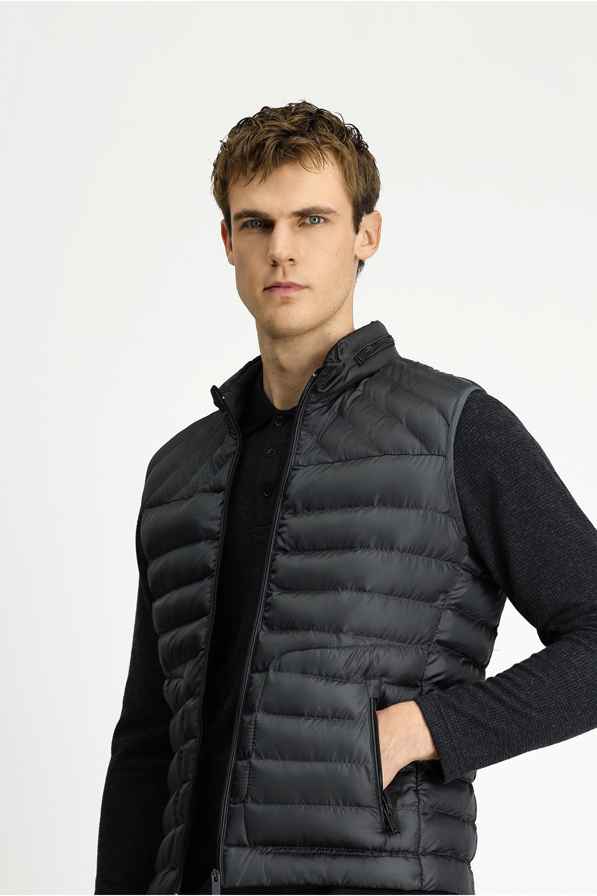 Kiğılı  Dik Yaka Fermuarlı Kapitone Spor Yelek - Görsel 3