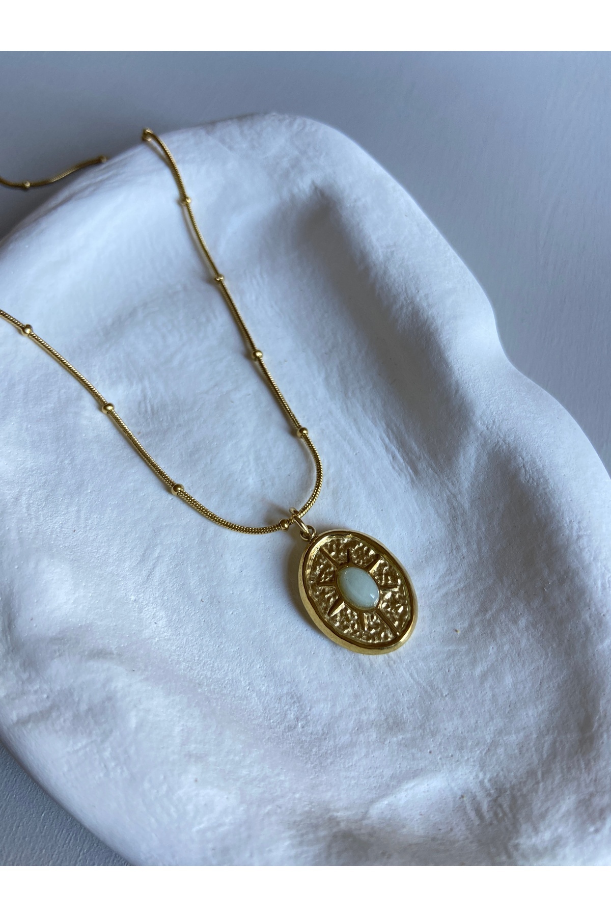 Oval Plaka Opal Taşlı Yılan Zincir Çelik Kadın Kolye (40 + 5 cm) – Sevgililer Günü Özel - Detay Görseli 2