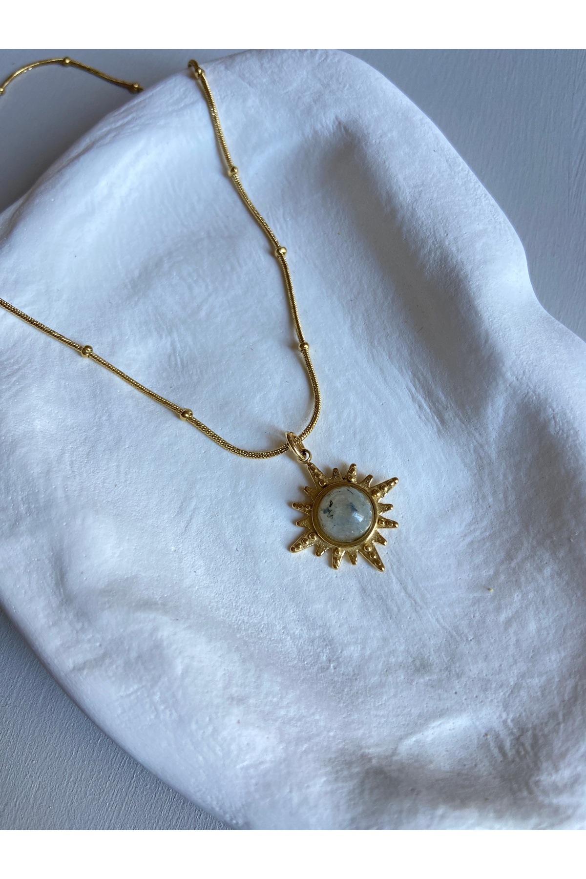 Kutup Yıldızı Figürlü Çelik Zincirli Gold Kadın Kolye (40 + 5 cm) – Sevgililer Günü Özel - Detay Görseli 2