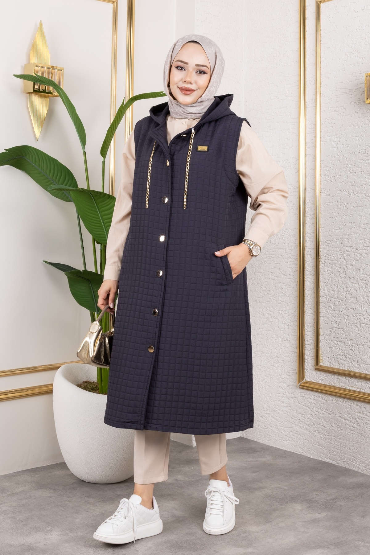 Moda MSK Arma Detaylı Kapüşonlu Kapitone Füme Yelek