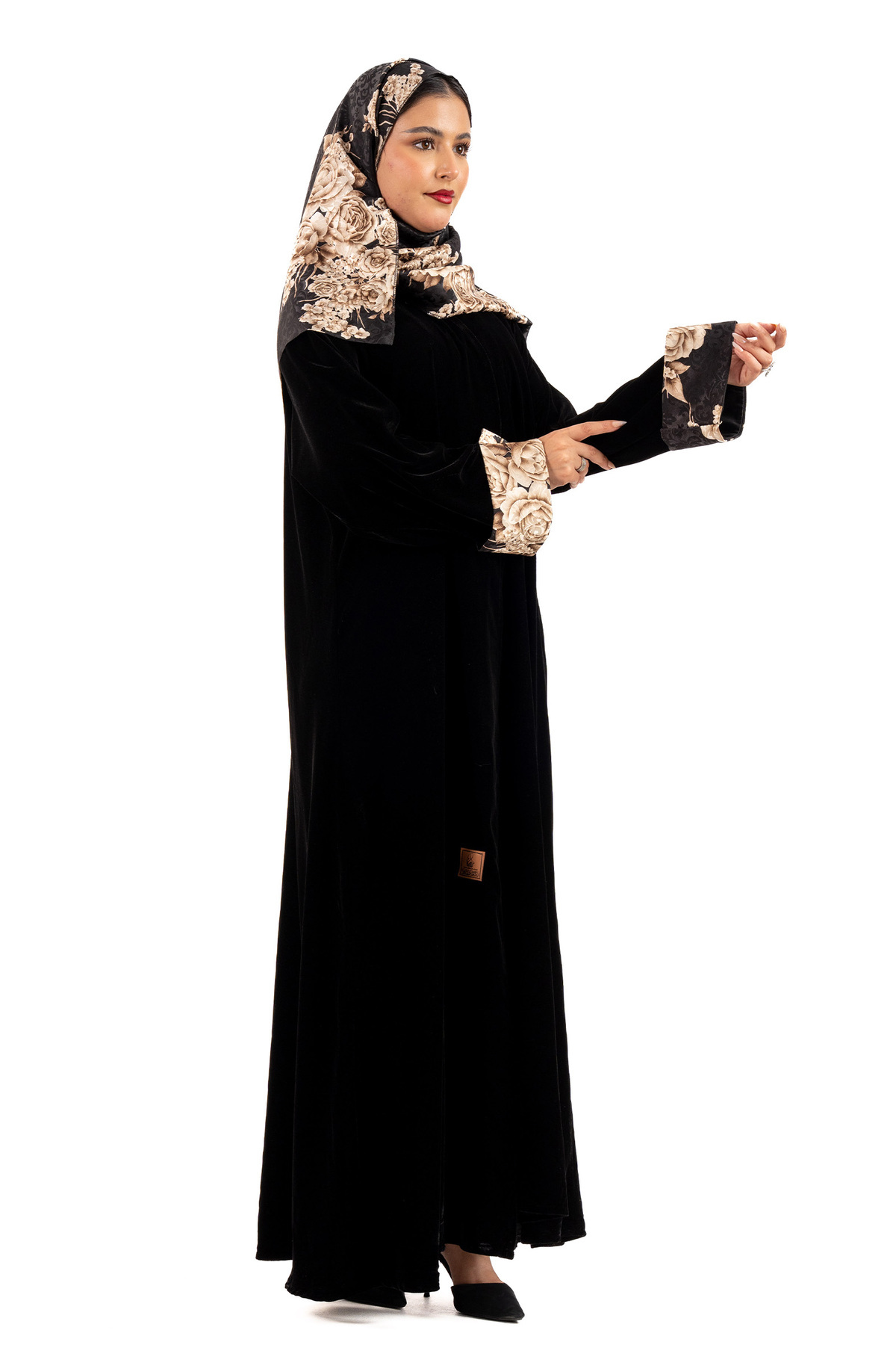 عباية وِداد بدخيلة حرير فرنسي اسود